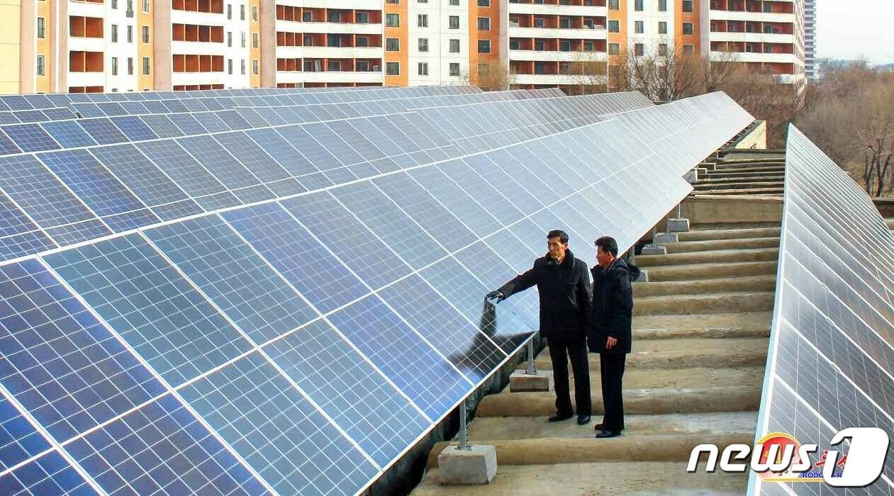 본문 이미지 - (평양 노동신문=뉴스1) = 북한 노동당 기관지 노동신문은 13일 "풍력과 조수력, 생물질과 태양에너지에 의한 전력 생산을 늘리며 자연에너지의 이용 범위를 계속 확대해야 한다＂라고 보도했다. [국내에서만 사용가능. 재배포 금지. DB 금지. For Use Only in the Republic of Korea. Redistribution Prohibited] rodongphoto@news1.kr