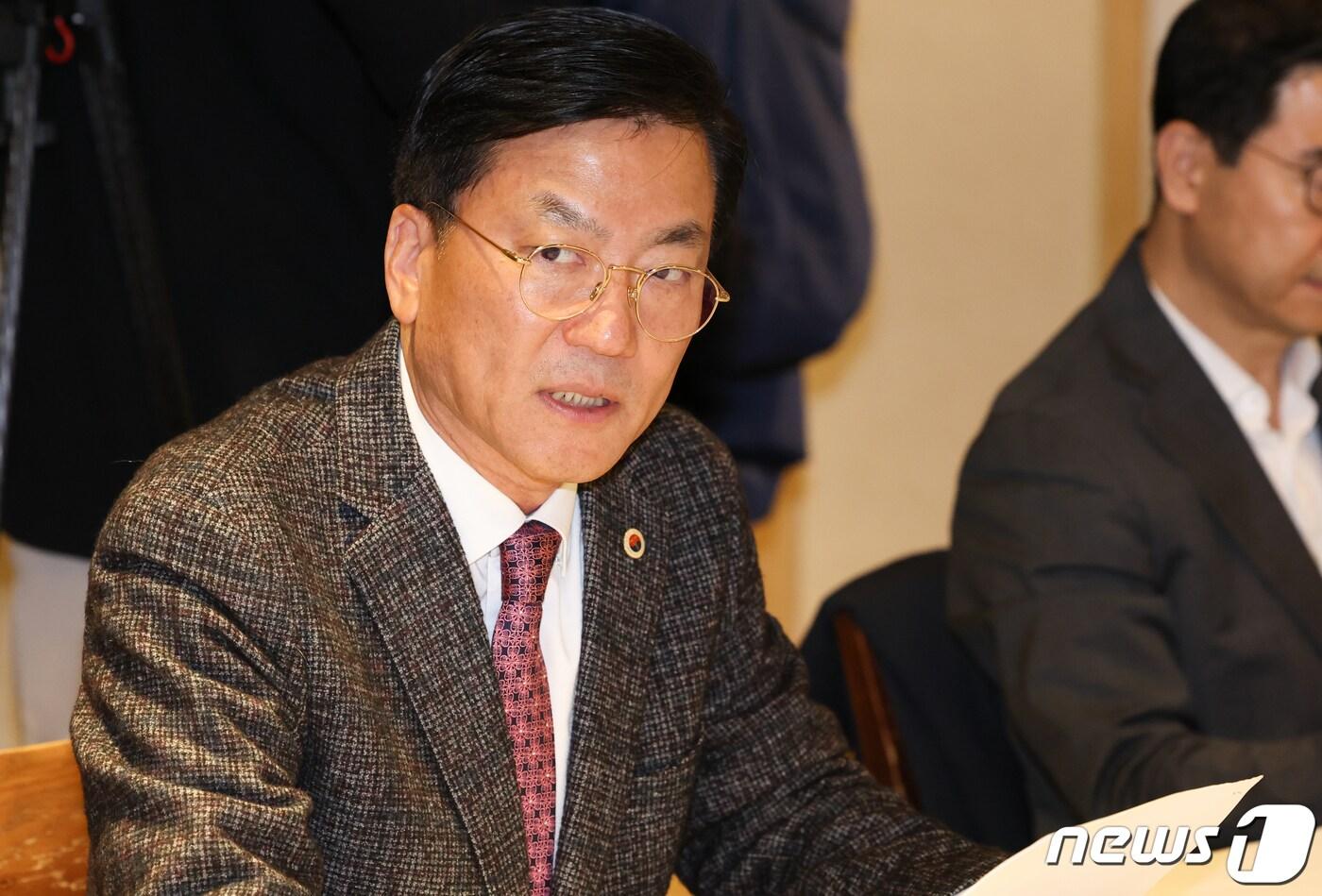 양동호 광주시의사회 대의원회 의장이 13일 서울 중구 컨퍼런스하우스에서 열린 제21차 의료현안협의체 회의에서 모두발언을 하고 있다. 2023.12.13/뉴스1 ⓒ News1 허경 기자