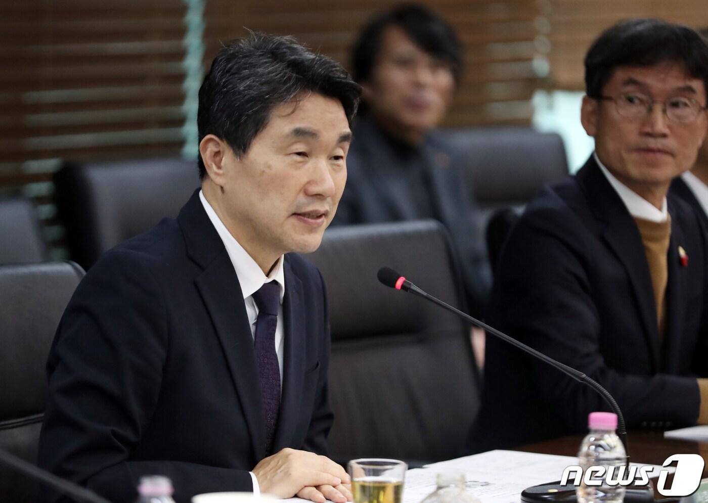 이주호 사회부총리 겸 교육부 장관이 13일 울산시 남구 울산대 행정본관에서 열린 글로컬대학 간담회에서 인사말을 하고 있다. 2023.12.13/뉴스1 ⓒ News1 조민주 기자