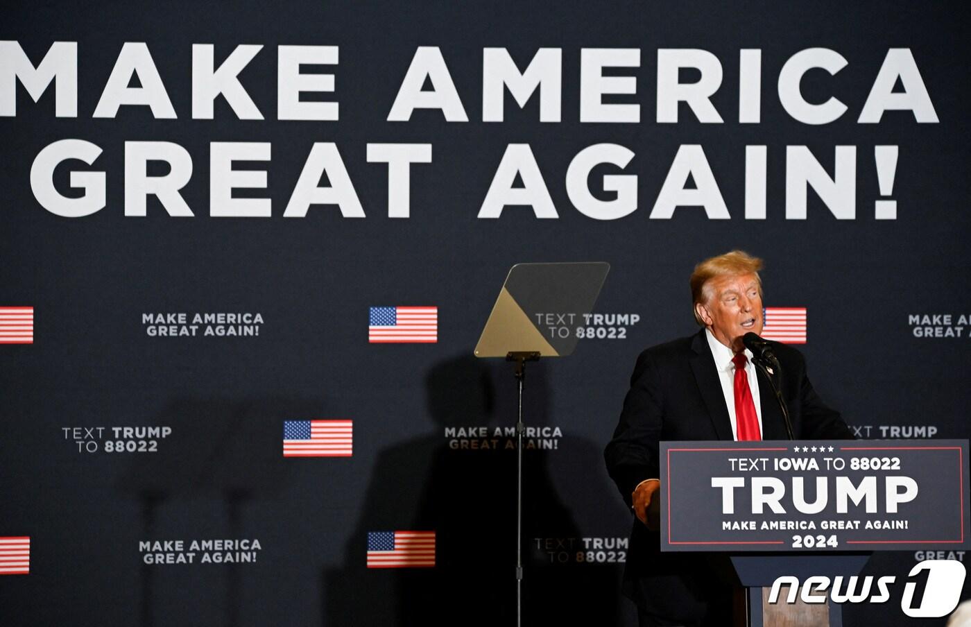 본문 이미지 - 도널드 트럼프 미국 전 대통령이 13일(현지시간) 미국 아이오와주 코랄빌에서 열린 행사에서 연설을 하고 있다. 2023.12.13 ⓒ 로이터=뉴스1 ⓒ News1 정지윤 기자