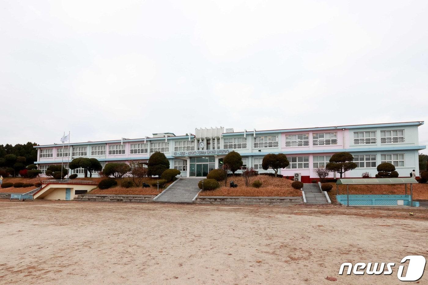 본문 이미지 - 77년 역사를 뒤로 하고 내년 2월 폐교되는 남곡초 남곡분교 모습.(용인시 제공)