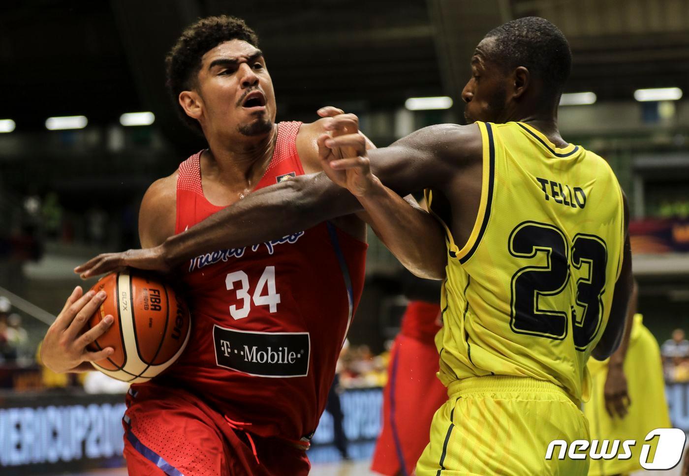 콜롬비아 대표팀 출신 후안 텔로(오른쪽)의 경기 장면. ⓒ AFP=뉴스1