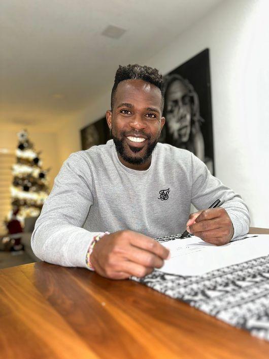 본문 이미지 -  재계약을 체결한 기예르모 에레디아. (SSG 랜더스 제공)