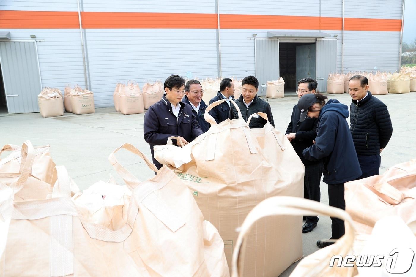 영암군 영암읍 공공비축미 수매현장 &#40;영암군 제공&#41;/뉴스1 