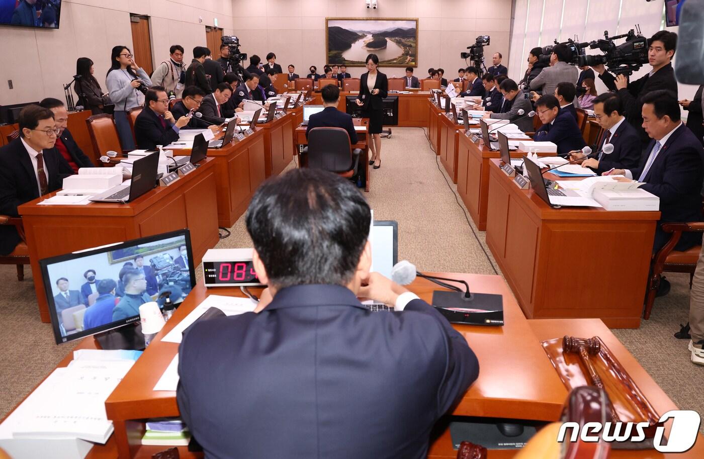 본문 이미지 - 송미령 농림축산식품부 장관 후보자가 18일 서울 여의도 국회에서 열린 인사청문회에서 모두 발언을 하고 있다. 2023.12.18/뉴스1 ⓒ News1 송원영 기자