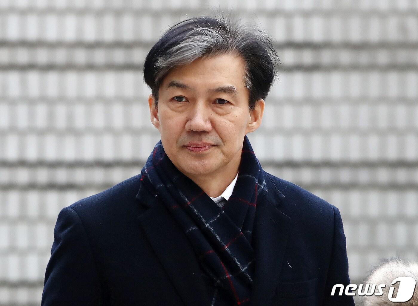 본문 이미지 - 자녀 입시비리와 유재수 전 부산시 경제부시장 감찰 무마 혐의로 재판에 넘겨진 조국 전 법무부 장관이 18일 오후 서초구 서울고등법원에서 열린 2심 속행공판에 출석하고 있다. 2023.12.18/뉴스1 ⓒ News1 박세연 기자