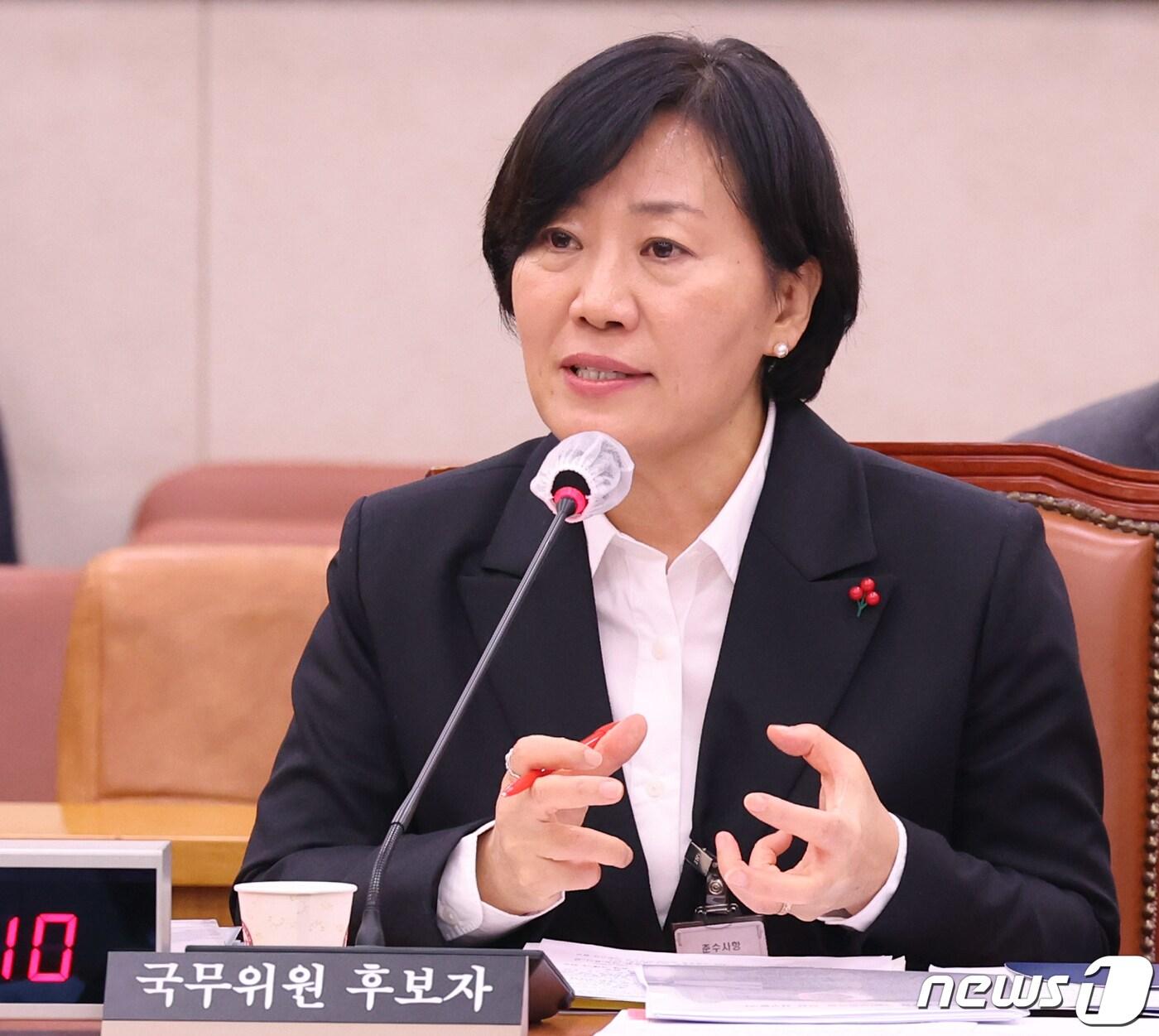 본문 이미지 - 송미령 농림축산식품부 장관 후보자가 18일 서울 여의도 국회에서 열린 인사청문회에서 의원들의 질의에 답변하고 있다. 2023.12.18/뉴스1 ⓒ News1 송원영 기자
