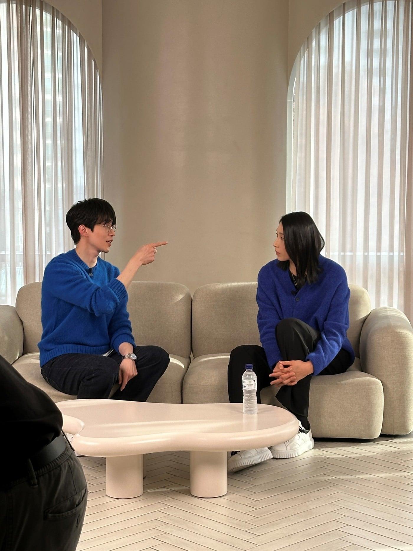 본문 이미지 - '올림픽 프렌즈' 이동욱과 김연경이 함께한 유튜브 콘텐츠 ‘곧메달 상담소’ 촬영 현장.(강원 동계청소년올림픽 조직위원회 제공)