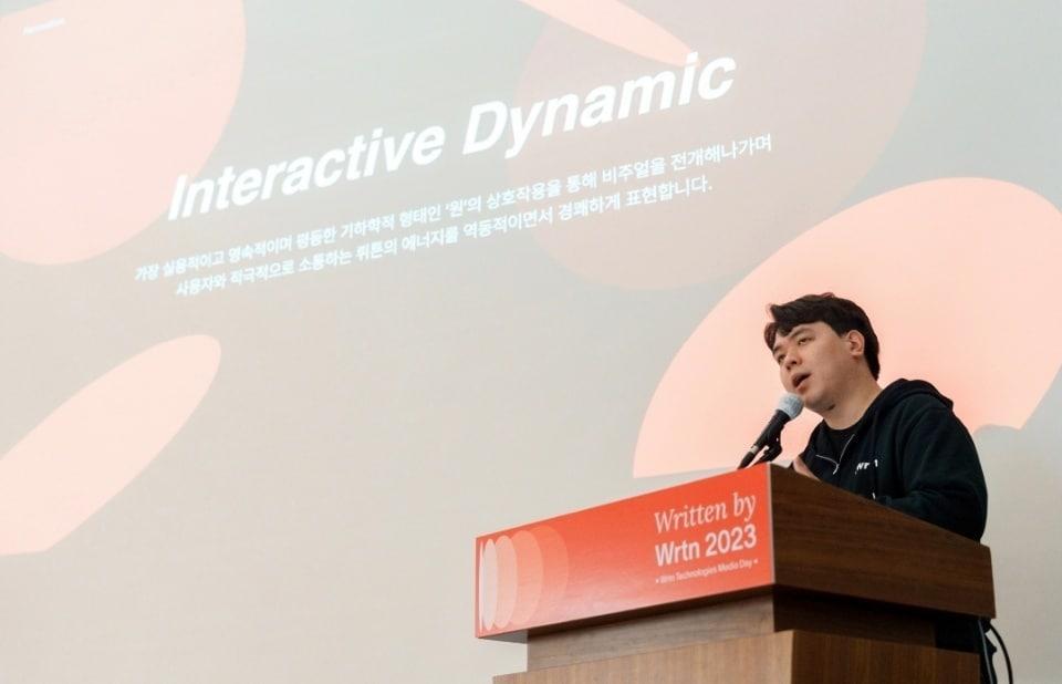 본문 이미지 - 이세영 뤼튼테크놀로지스 대표가 19일 서울에서 열린 기자간담회에서 발언하고 있다. (뤼튼테크놀로지스 제공) 2023.12.19 /뉴스1