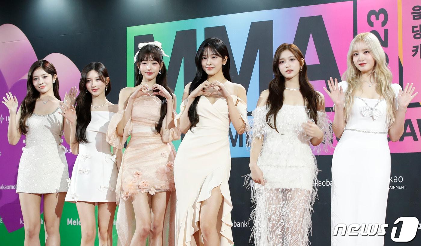 아이브가 2일 인천 중구 인스파이어 아레나에서 열린 '멜론뮤직어워드(MMA2023(MELON MUSIC AWARDS)' 레드카펫 행사에서 포즈를 취하고 있다. 2023.12.2/뉴스1 ⓒ News1 권현진 기자