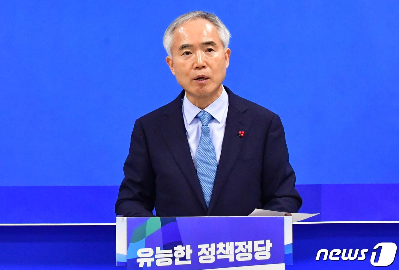 본문 이미지 - 양부남 더불어민주당 법률위원장이 20일 광주시의회 브리핑룸에서 기자회견을 열고 내년 총선 광주 서구을 출마를 선언하고 있다.(양부남 위원장 제공)2023.12.20/뉴스1 ⓒ News1 박준배 기자