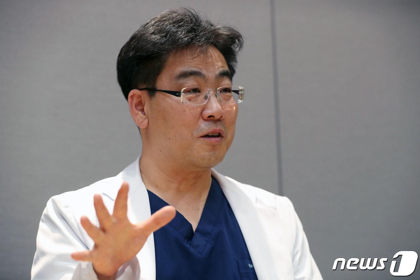 본문 이미지 - 고재욱 경기남부권역 정신응급의료센터장이 20일 오후 경기 용인시 기흥구 용인세브란스병원에서 뉴스1과 인터뷰하고 있다. 2023.12.20/뉴스1 ⓒ News1 김영운 기자