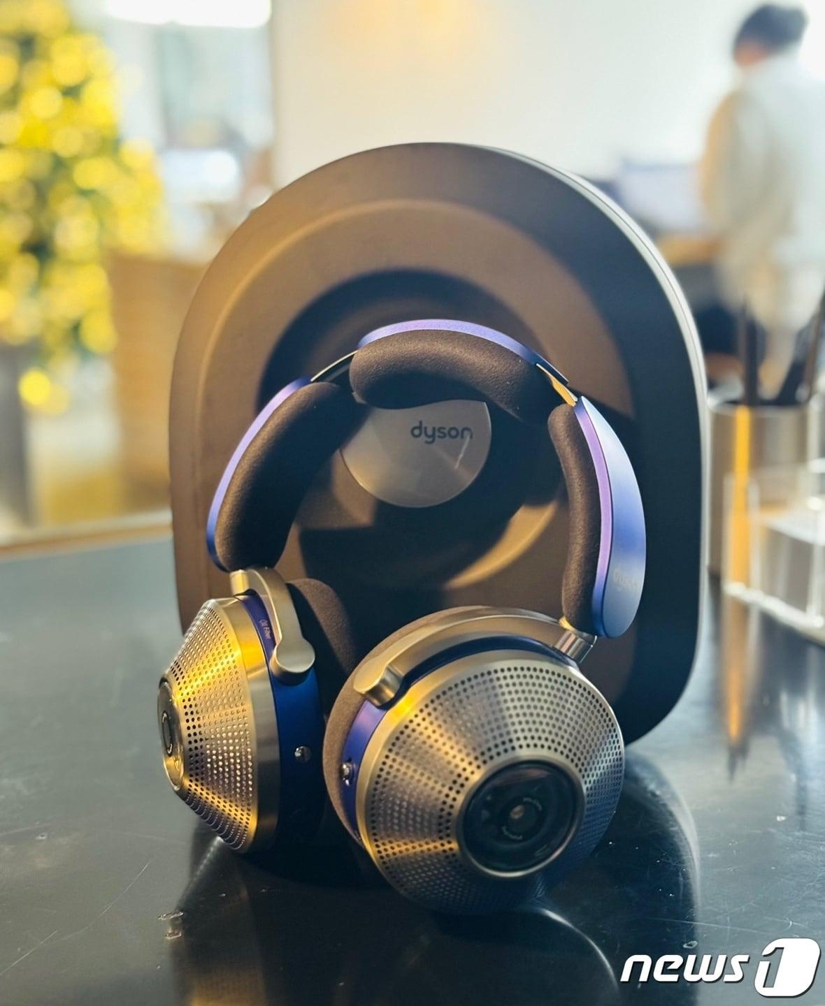본문 이미지 - 다이슨이 노이즈캔슬링 헤드폰 '다이슨 존'을 국내에 출시했다. 2023.12.18./뉴스1 ⓒ News1 강태우 기자