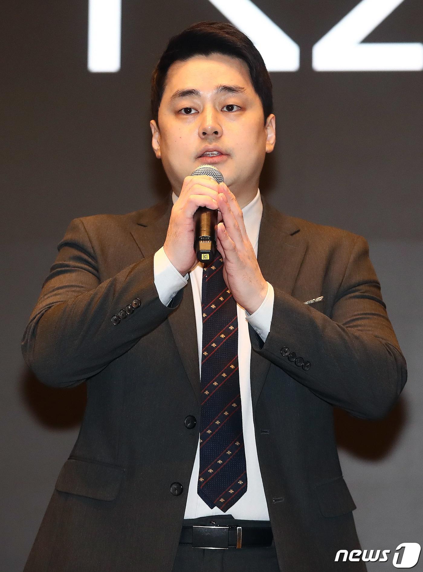 본문 이미지 - 조성해 갤럭시코퍼레이션 이사가 21일 서울 서초구 JW메리어트호텔에서 열린 가수 지드래곤(본명 권지용·35) 마약 투약 의혹 무혐의 처분과 향후 활동과 관련한 기자회견에서 인사말을 하고 있다. 2023.12.21./뉴스1 ⓒ News1 박세연 기자