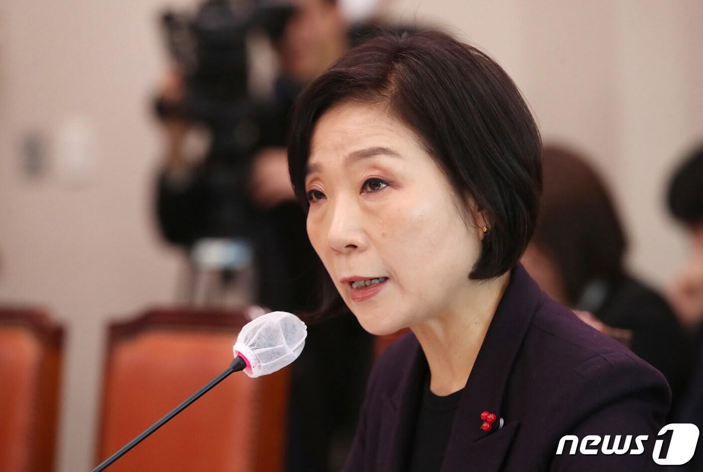 본문 이미지 - 오영주 중소벤처기업부 장관 후보자가 서울 여의도 국회에서 열린 인사청문회에서 의원들의 질의에 답하고 있다. /뉴스1 ⓒ News1 임세영 기자