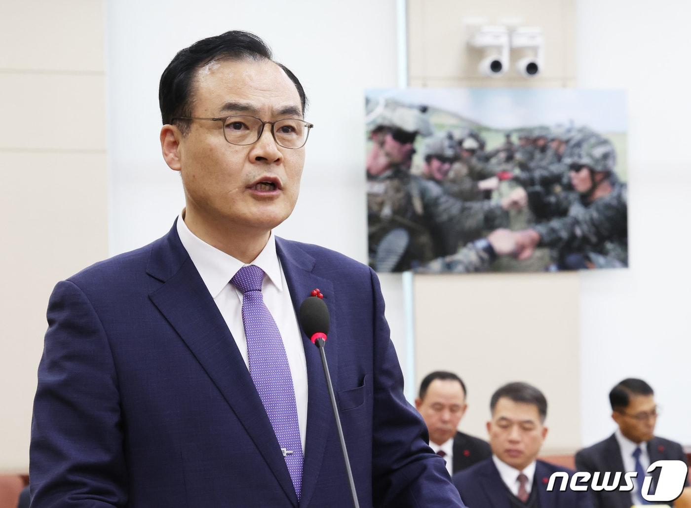 본문 이미지 - 허태근 국방정책실장이 21일 서울 여의도 국회에서 열린 국방위원회 전체회의에서 현안보고를 하고 있다. 2023.12.21/뉴스1 ⓒ News1 ,송원영 기자