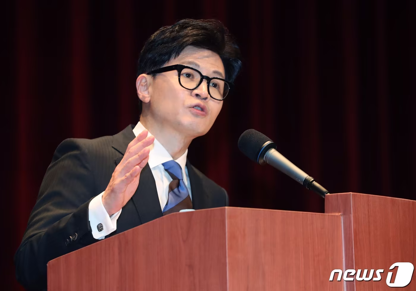 한동훈 법무부 장관이 21일 오후 경기도 과천시 정부과천청사에서 열린 이임식에서 이임사를 하고 있다. 2023.12.21/뉴스1 ⓒ News1 박세연 기자