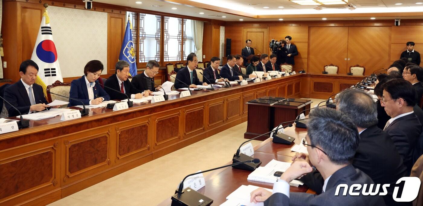 한덕수 국무총리가 22일 오전 서울 종로구 세종대로 정부서울청사에서 열린 제1차 바이오헬스혁신위원회에서 모두 발언을 하고 있다. 2023.12.22/뉴스1 ⓒ News1 김명섭 기자