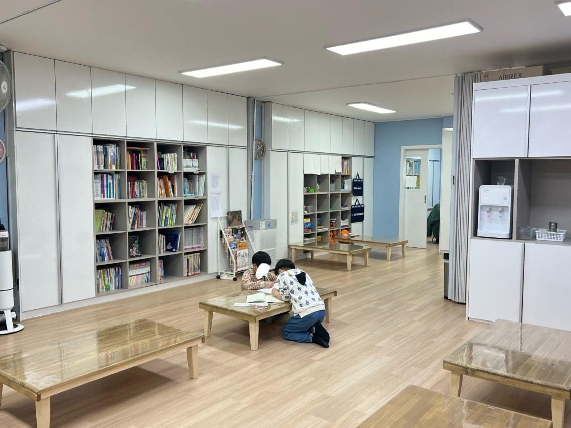 본문 이미지 - 환경개선을 마친 나누리지역아동센터 전경. (금천구 제공)