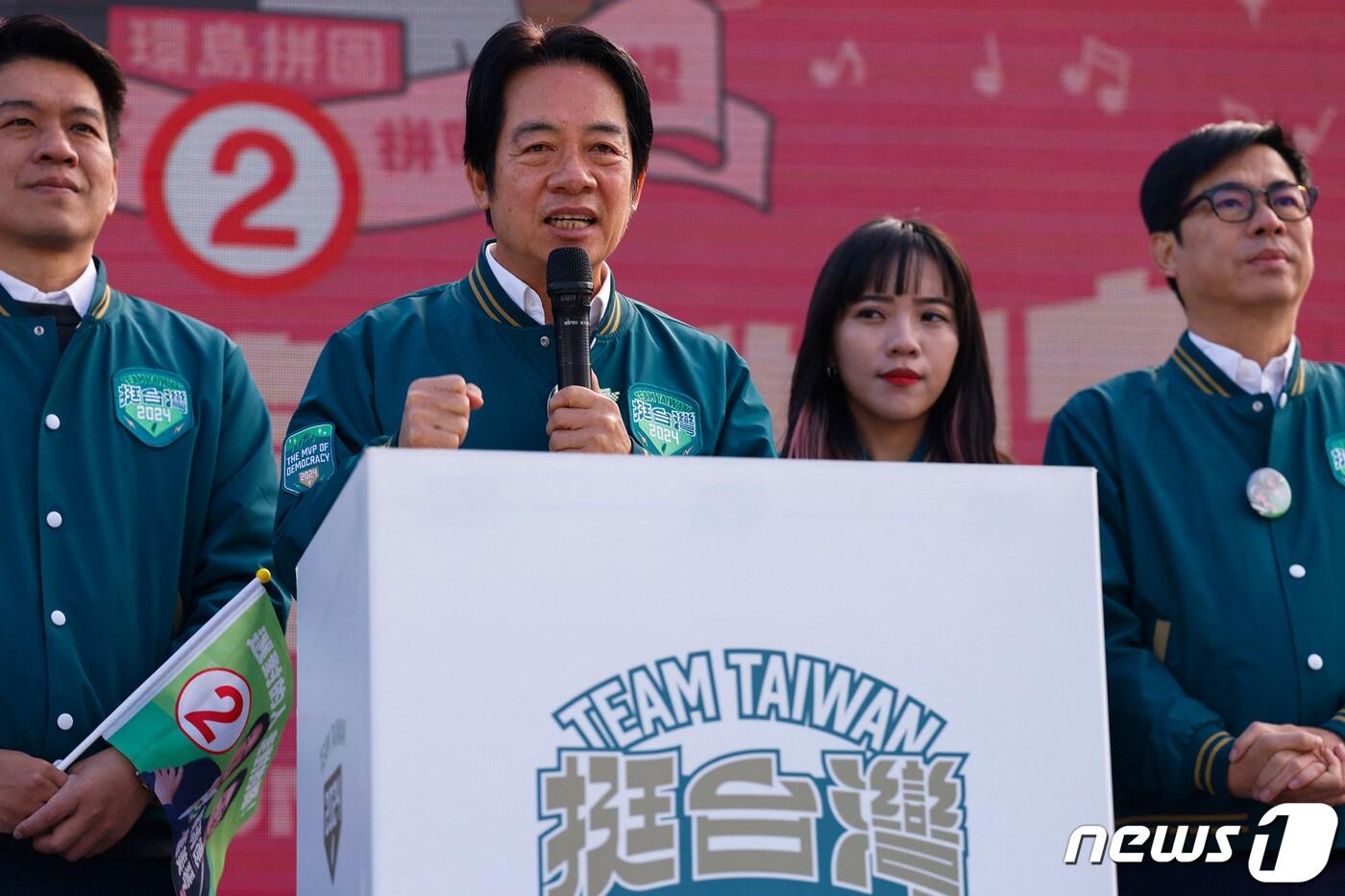 대만 집권 민진당의 라이칭더 총통 후보가 지난 22일(현지시간) 가오슝에서 유세에 참여하고 있다. 2023.12.22. ⓒ 로이터=뉴스1 ⓒ News1 정윤영 기자