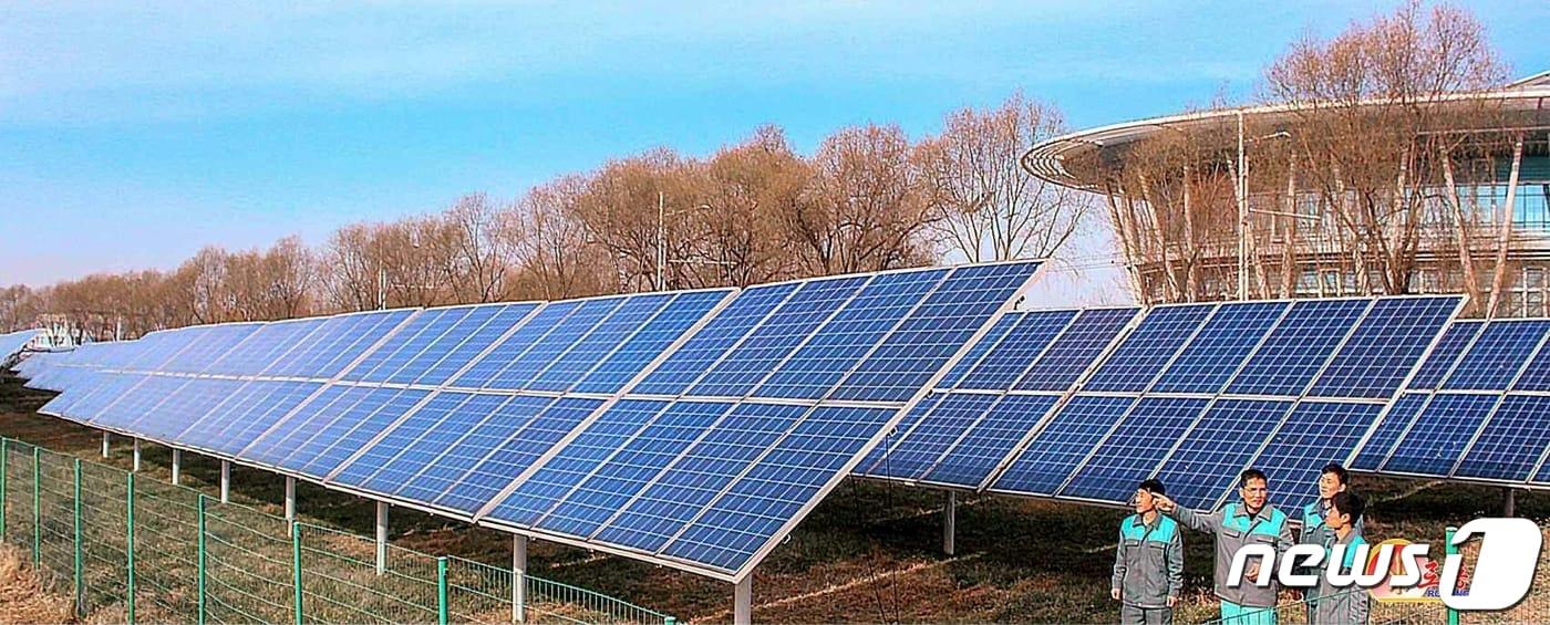 &#40;평양 노동신문=뉴스1&#41; = 북한의 태양빛에네르기&#40;에너지&#41; 발전 모습. [국내에서만 사용가능. 재배포 금지. DB 금지. For Use Only in the Republic of Korea. Redistribution Prohibited] rodongphoto@news1.kr