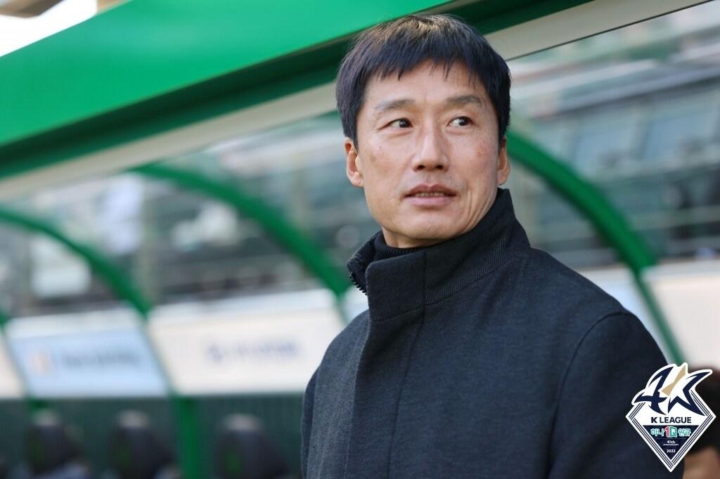 본문 이미지 - 이정효 광주FC 감독. (한국프로축구연맹 제공)