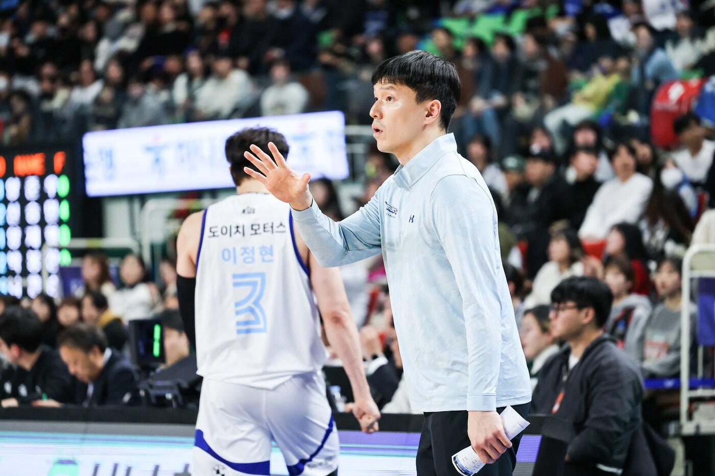본문 이미지 - 서울 삼성의 김효범 감독대행. (KBL 제공)