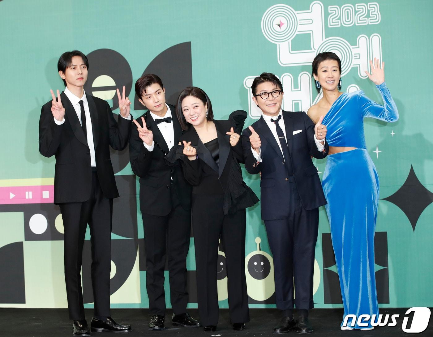 본문 이미지 - '홍김동전' 주우재(왼쪽부터)와 우영, 김숙, 조세호, 홍진경  ⓒ News1 권현진 기자