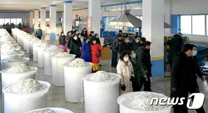 본문 이미지 - (평양 노동신문=뉴스1) =북한 공장. [국내에서만 사용가능. 재배포 금지. DB 금지. For Use Only in the Republic of Korea. Redistribution Prohibited] rodongphoto@news1.kr