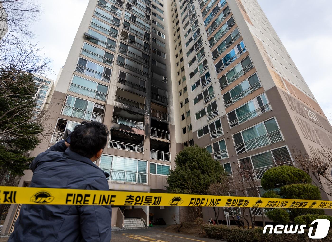 본문 이미지 - 지난해 12월 화재가 발생한 서울 도봉구의 한 고층 아파트. ⓒ News1 이재명 기자