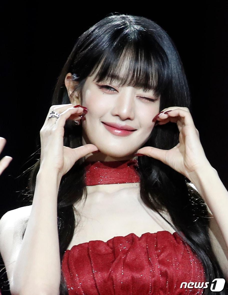 본문 이미지 - 컨디션 난조로 활동을 중단했던 (여자)아이들 민니가 밝은 모습으로 돌아왔다. ⓒ News1 권현진 기자