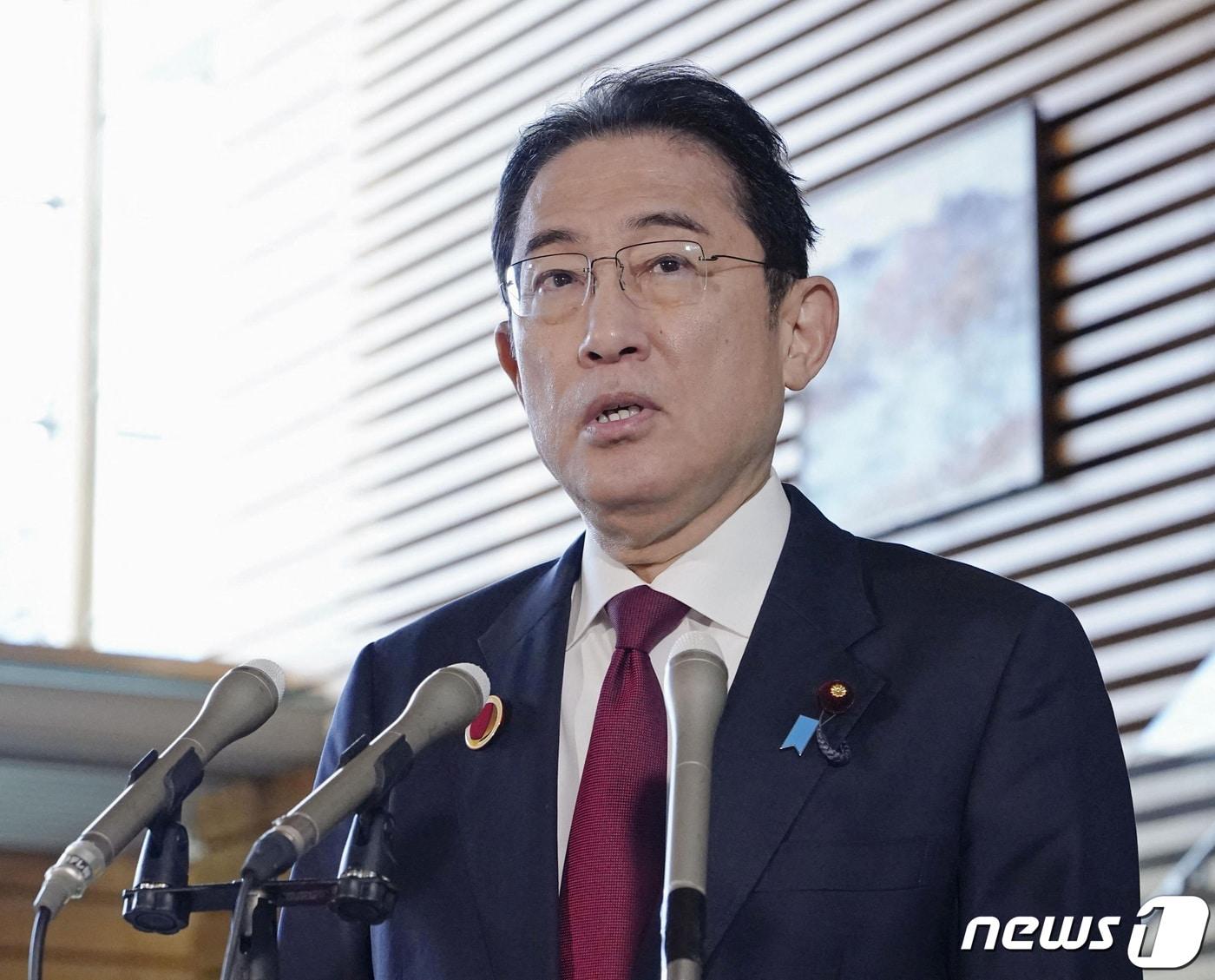 본문 이미지 - 18일 일본 도쿄 총리 관저에서 기시다 후미오 총리가 언론의 질문에 답하고 있다. 2023.12.18/ ⓒ 로이터=뉴스1 ⓒ News1 권진영 기자