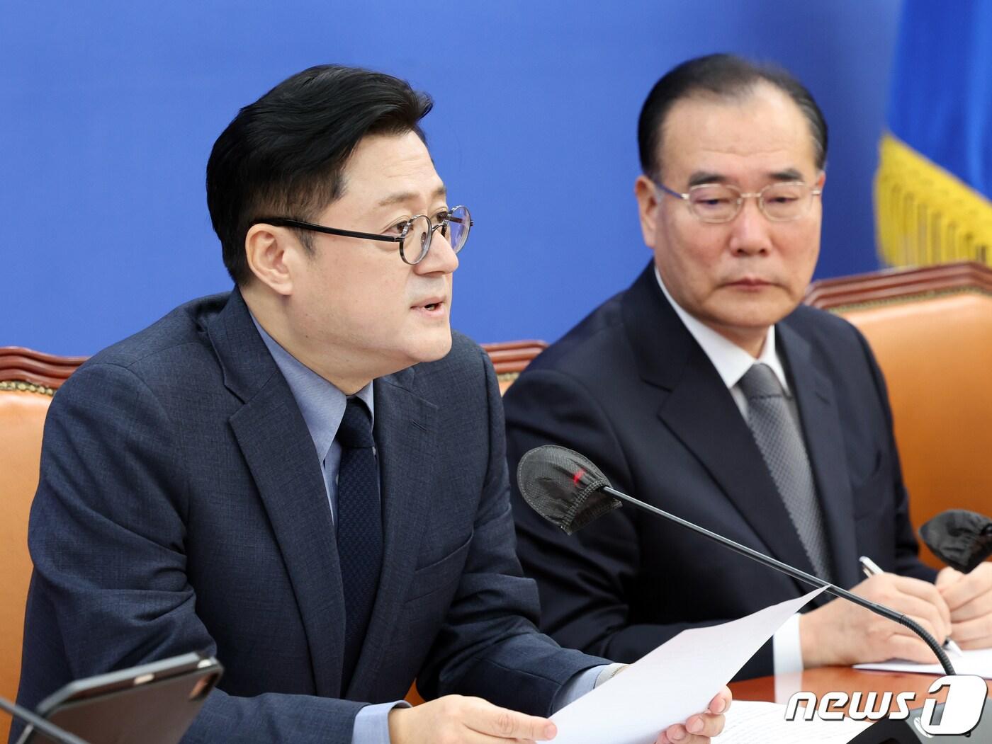 본문 이미지 - 홍익표 더불어민주당 원내대표가 26일 오전 서울 여의도 국회에서 열린 원내대책회의에서 모두발언을 하고 있다. 2023.12.26/뉴스1 ⓒ News1 황기선 기자