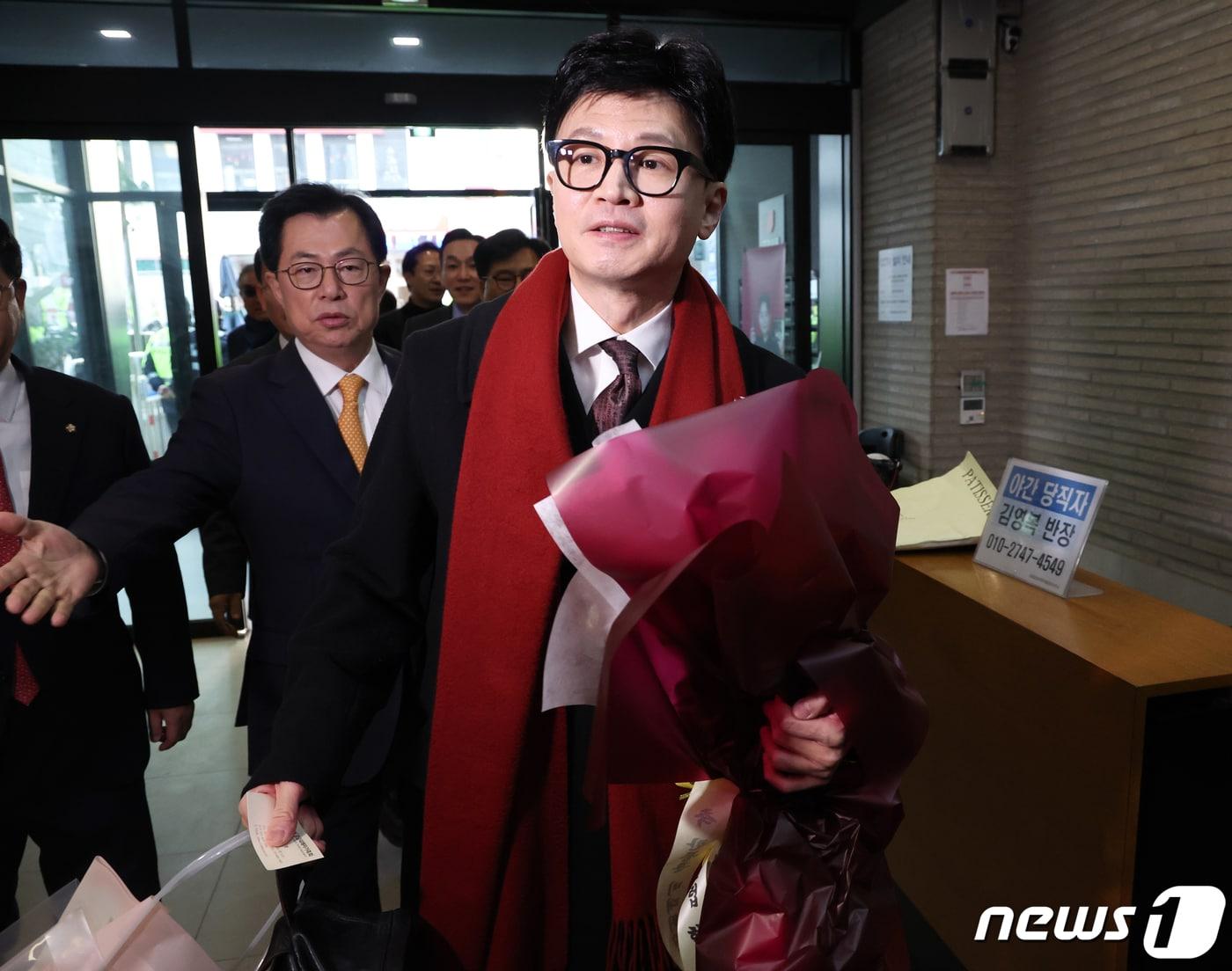 본문 이미지 - 한동훈 국민의힘 비상대책위원장이 26일 오후 서울 여의도 국민의힘 당사로 들어가고 있다. 2023.12.26/뉴스1 ⓒ News1 송원영 기자