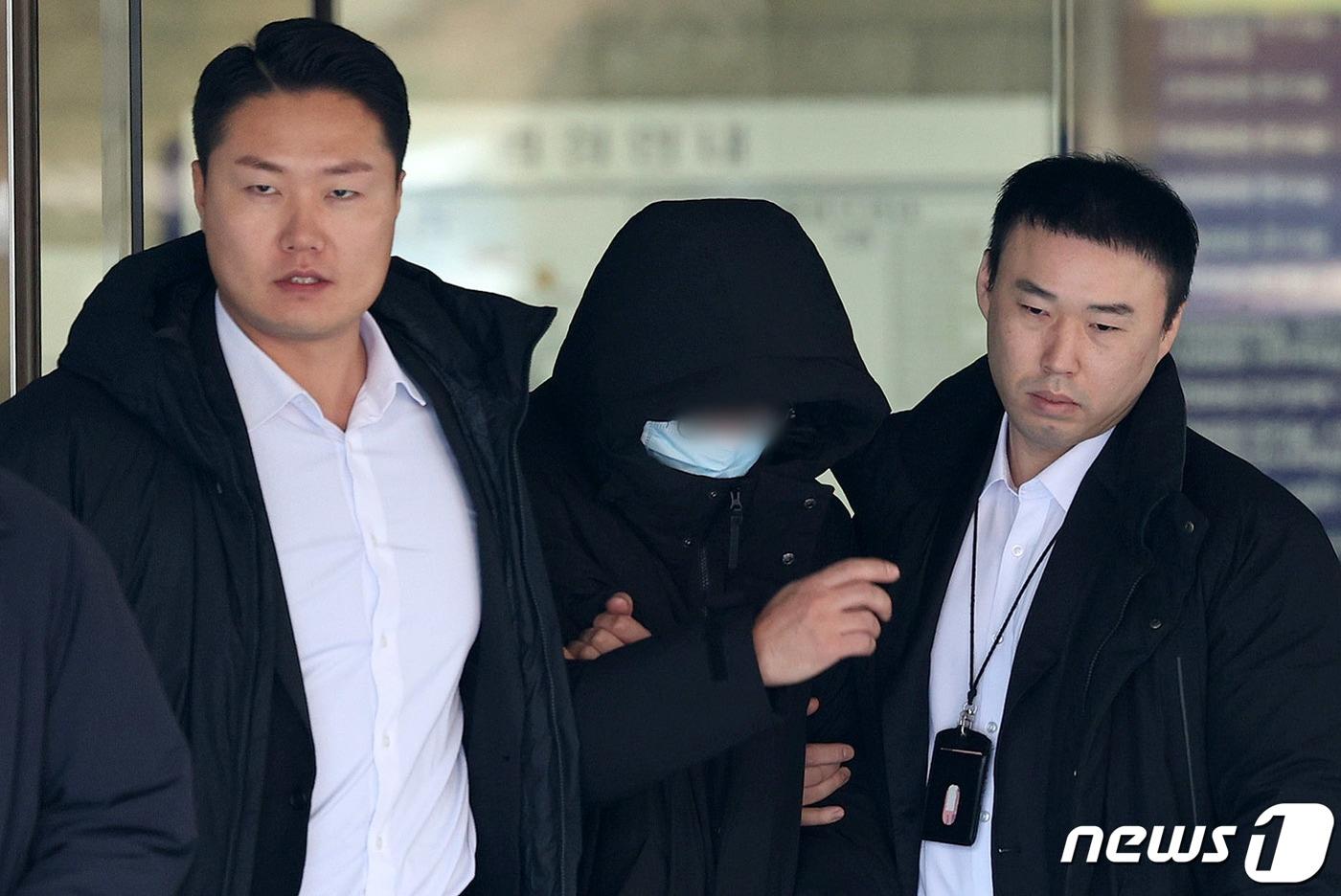 본문 이미지 - 롤스로이스 사건 가해자에게 마약류를 처방한 혐의를 받는 40대 염모씨. ⓒ News1 장수영 기자