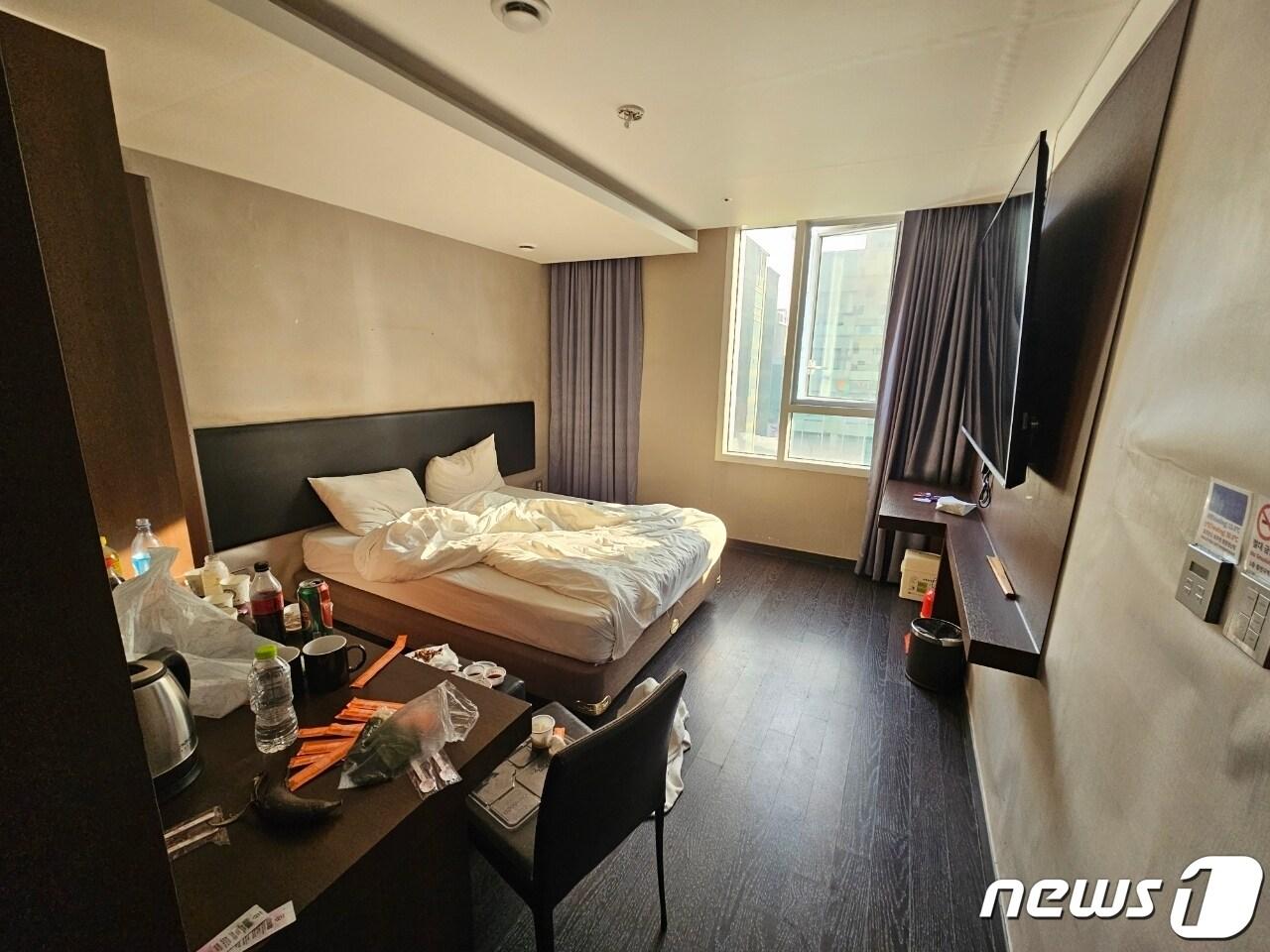 본문 이미지 - 지난 17일 화재가 난 인천시 남동구 논현동 소재 호텔 내부.(남동구 제공)2023.12.27 /뉴스1