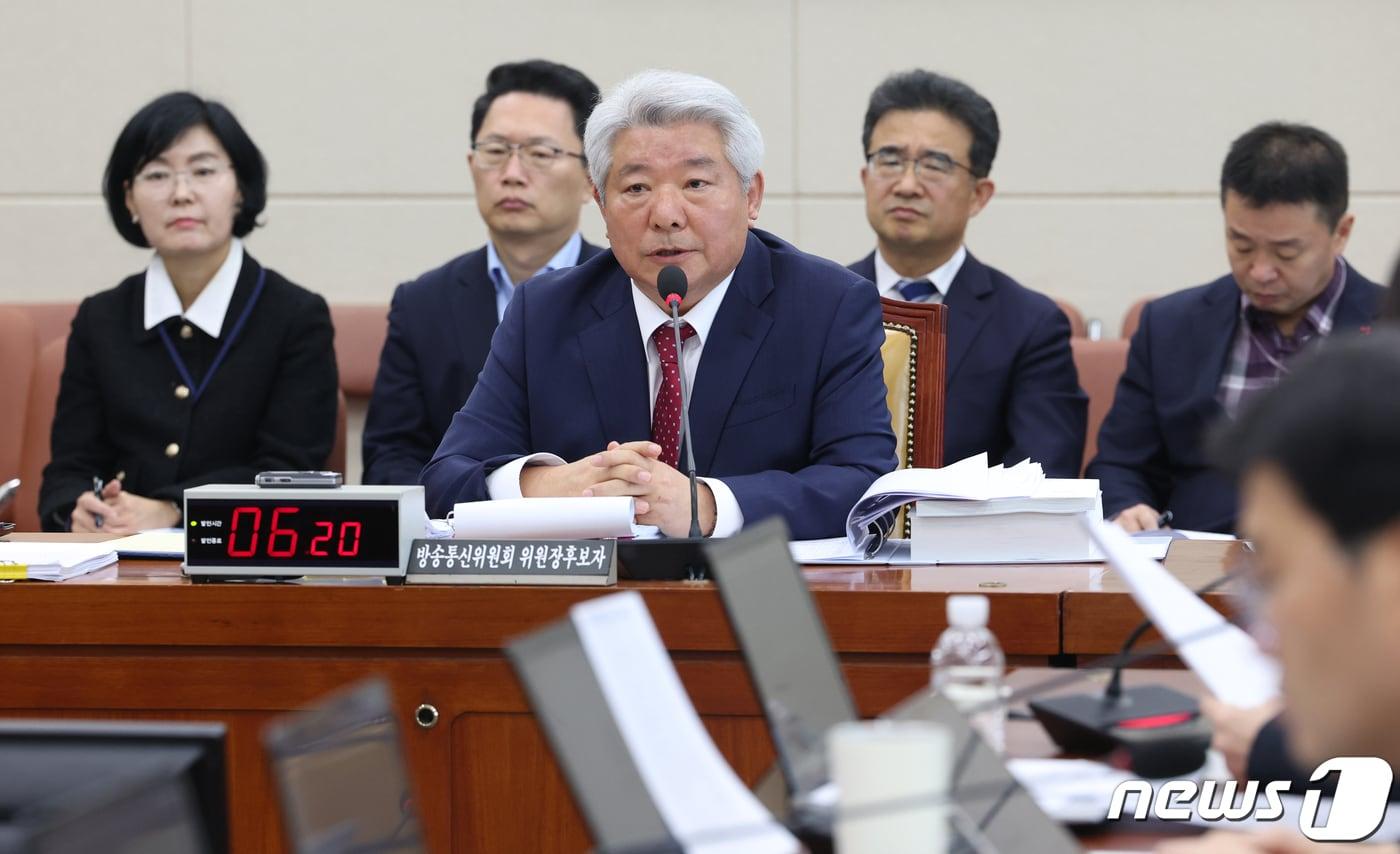 본문 이미지 - 김홍일 방송통신위원장 후보자가 27일 서울 여의도 국회 과학기술정보장송통신위원회에서 열린 인사청문회에서 의원들의 질의에 답변하고 있다. 2023.12.27/뉴스1 ⓒ News1 송원영 기자