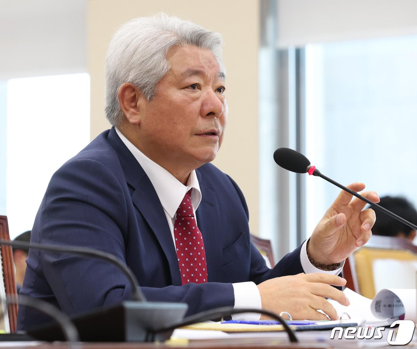 본문 이미지 - 김홍일 방송통신위원장 후보자가 27일 서울 여의도 국회 과학기술정보장송통신위원회에서 열린 인사청문회에서 의원들의 질의에 답변하고 있다. 2023.12.27/뉴스1 ⓒ News1 송원영 기자