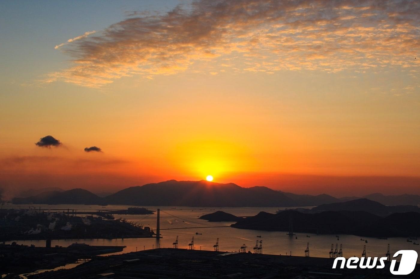 광양시 구봉산 전망대 일출.(광양시 제공. 재판매 및 DB금지)/뉴스1DB