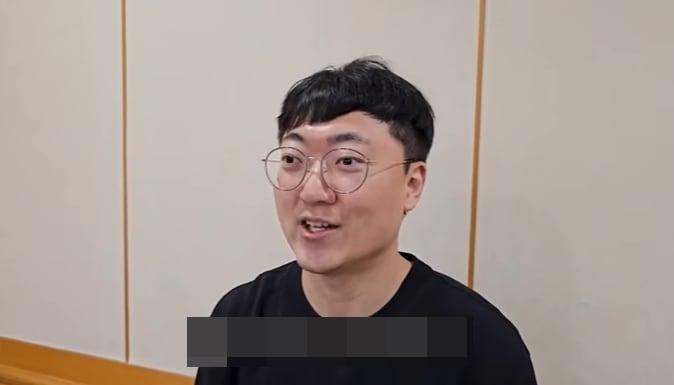 본문 이미지 - '충주시 홍보맨' 김선태 주무관의 최근 행정 6급 초고속 승진을 두고 일각에서는 '무리한 인사'라는 비판이 나왔다. 유튜브 갈무리