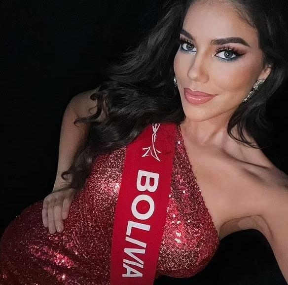 본문 이미지 - 남미국가 볼리비아에서 미인대회 수상자가 남자친구와 함께 무기를 밀매한 혐의로 구금됐다. 메일온라인 갈무리