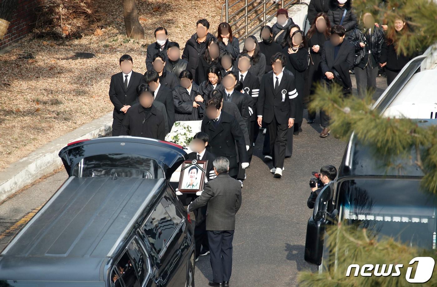 본문 이미지 - 배우 고(故) 이선균의 발인식이 엄수되고 있다. 2023.12.29/뉴스1 ⓒ News1 사진공동취재단