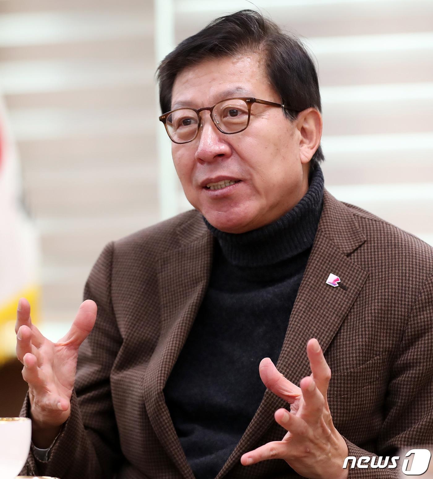본문 이미지 - 뉴스1과 인터뷰 중인 박형준 부산시장. ⓒ News1 윤일지 기자