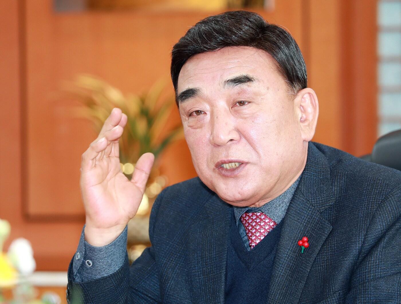 본문 이미지 - 인터뷰하는 김두겸 울산시장.(울산시 제공)