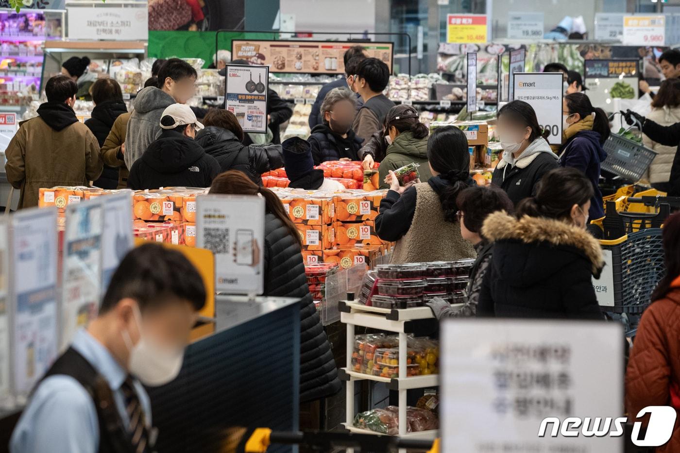 본문 이미지 - 이마트 30주년 창립 기념행사가 열린 서울 이마트 용산점. 2023.12.3/뉴스1 ⓒ News1 유승관 기자