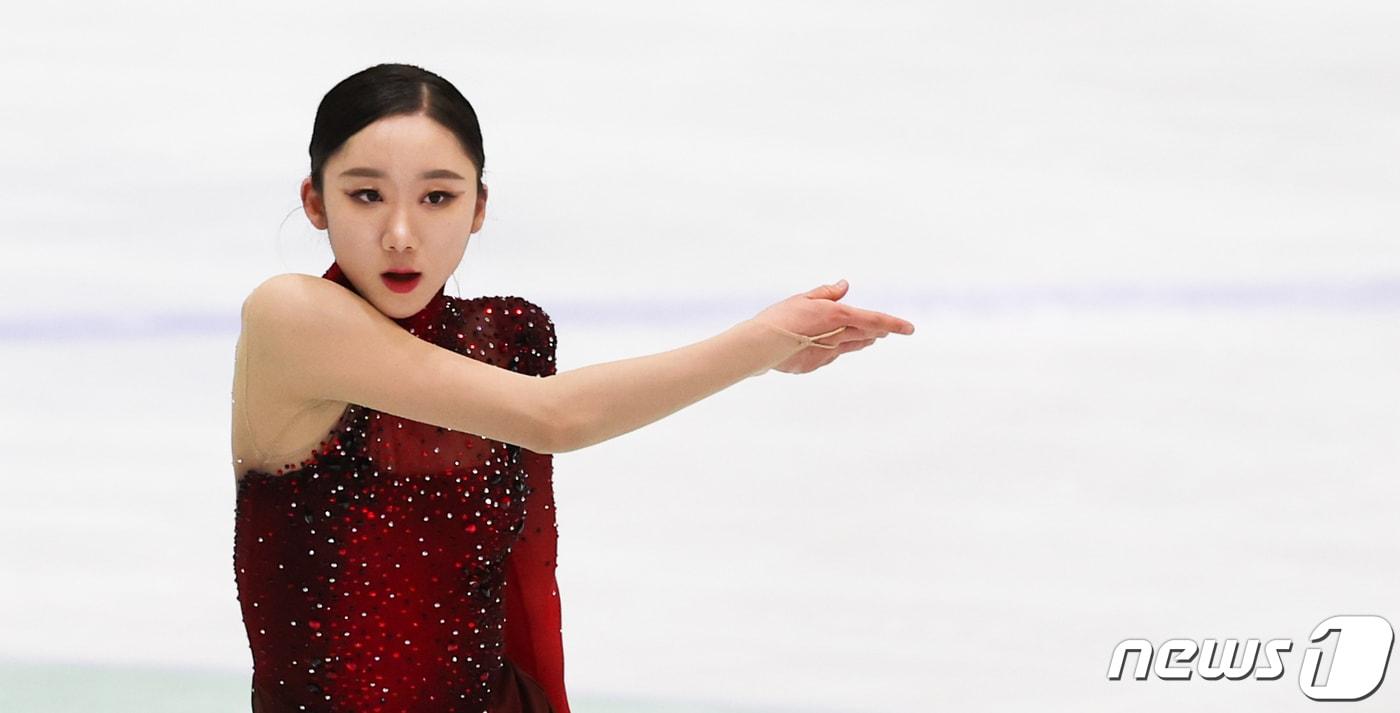 김예림이 3일 경기도 의정부실내빙상장에서 열린 2023 전국남녀 피겨스케이팅 회장배 랭킹대회에서 여자시니어 싱글 프리 연기를 선보이고 있다. 2023.12.3/뉴스1 ⓒ News1 허경 기자