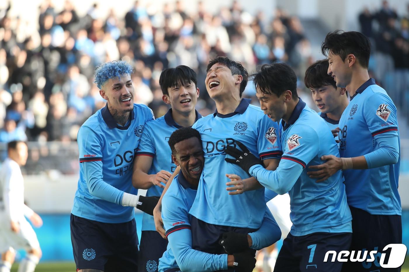 대구FC의 쇄신을 위한 혁신위원회가 꾸려졌다. 혁신위에는 대구FC에서 선수로 뛴 이근호(사진 중앙) 등이 참여한다. (사진은 기사 내용과 무관함) 2023.12.3/뉴스1 ⓒ News1 자료 사진