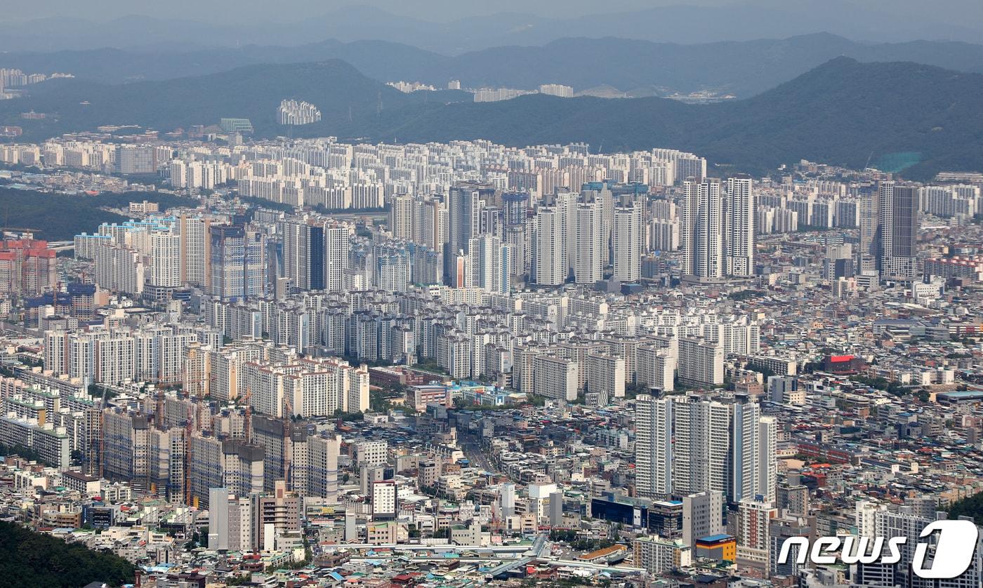 본문 이미지 - 2024년 4·10 총선의 해가 2일 본격적으로 밝은 가운데 '보수텃밭'으로 불리는 대구는 정권심판론의 '무풍지대'가 될 것이라는 관측이 나오고 있다. 사진은 대구시 전경. /뉴스1 DB