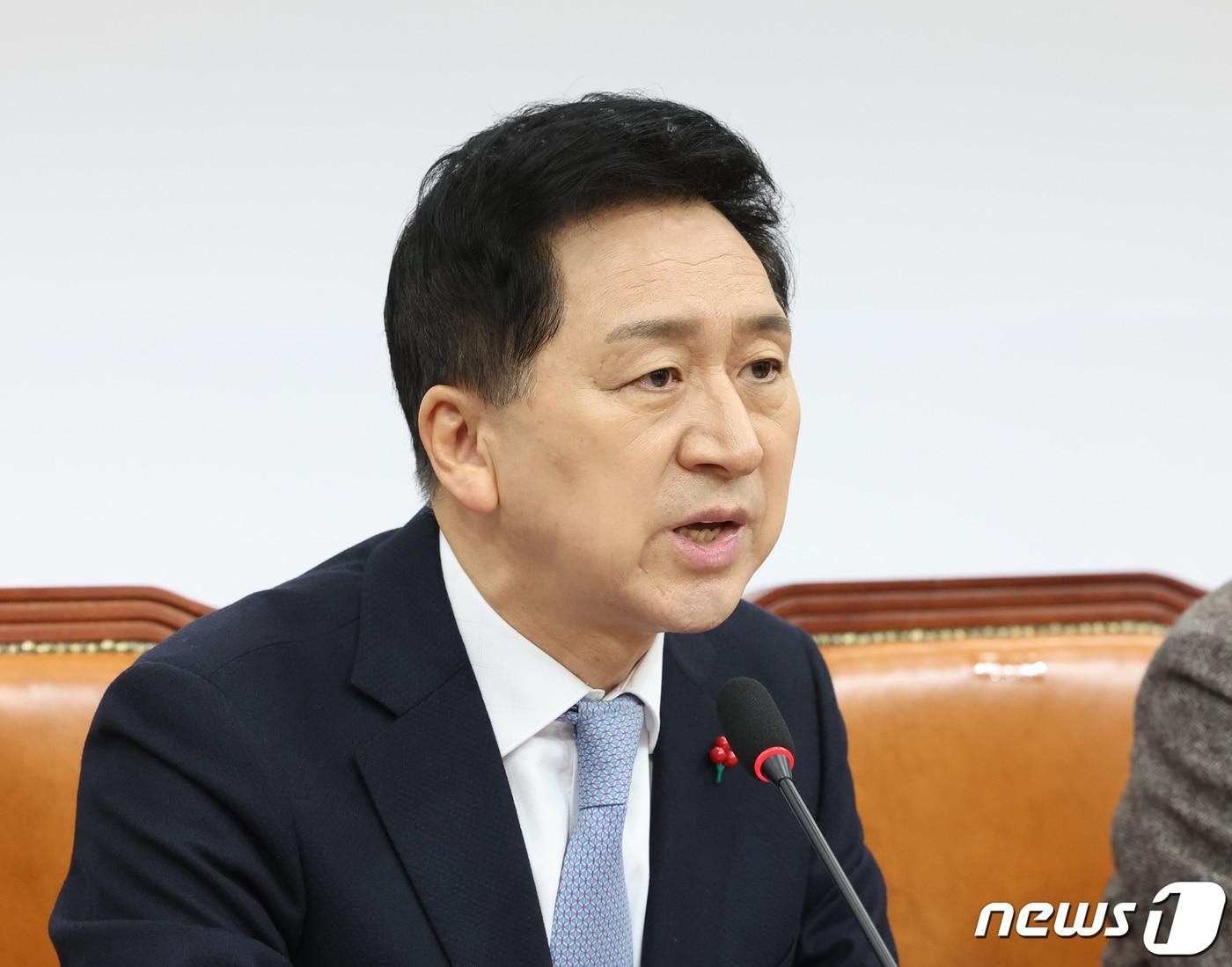 본문 이미지 - 김기현 국민의힘 대표가 4일 서울 여의도 국회에서 열린 최고위원회의에서 발언을 하고 있다. 2023.12.4/뉴스1 ⓒ News1 송원영 기자