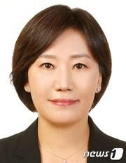 본문 이미지 - 윤석열 대통령이 4일 기획재정부·국토교통부 등 경제부처 중심으로 6명의 장관을 교체하는 부분 개각을 단행했다. 사진은 농림축산식품부 장관 후보자로 지명된 송미령 한국농촌경제연구원 선임연구위원. (대통령실 제공) 2023.12.4/뉴스1